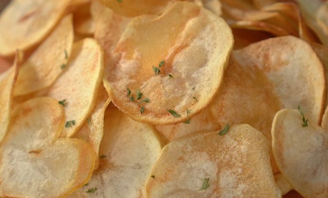 domowe chipsy ziemniaczane