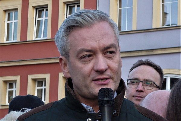 Biedroń twierdzi, że Kaczyński podważy wyniki wyborów i sprowokuje zamieszki w kraju