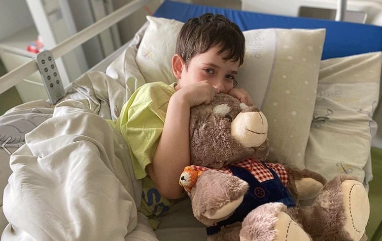 Wołodymyr Zełeński odwiedził chłopca z Mariupola w szpitalu