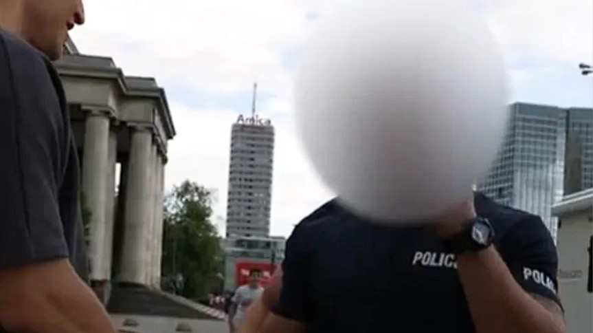 Policjanci wyciskali sztangę w Warszawie