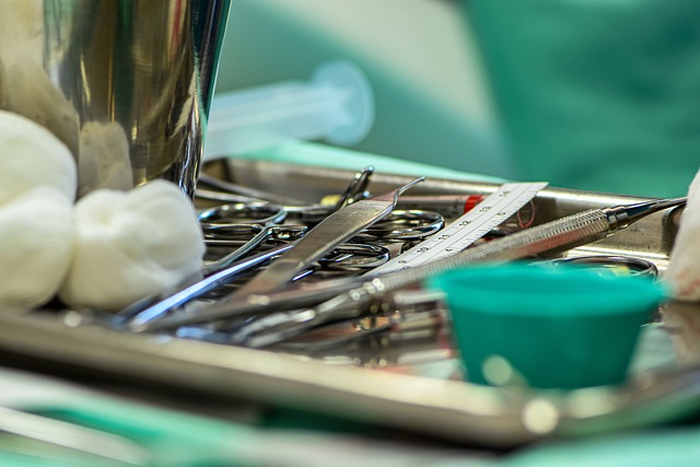 Chirurg ranił noworodka skalpelem. Wypadek podczas cesarskiego cięcia w Głogowie