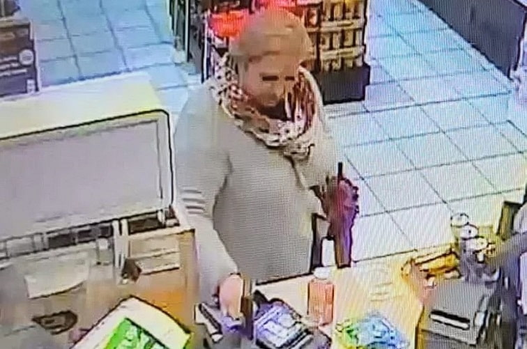 Poszukiwana. Próbowała zapłacić na stacji kradzioną kartą bankomatową