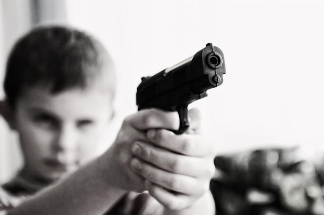 10-latek zaczął strzelać w domu, bo matka kazała mu posprzątać