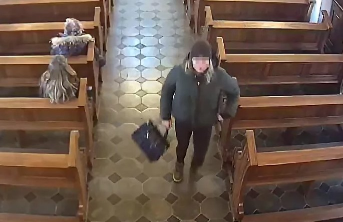 Kobieta kradła torebki w kościołach