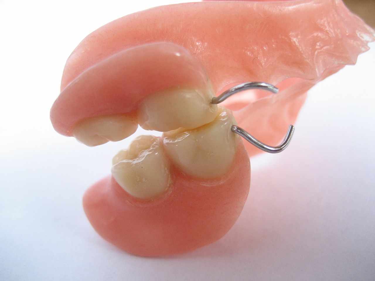 Wyczyść tym protezę zębową