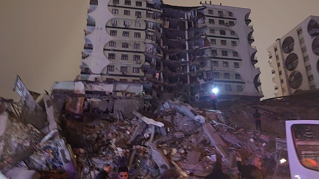 Trzęsienie ziemi w Turcji. KW PSP ostrzega przed oszustami i fałszywymi zbiórkami pieniędzy