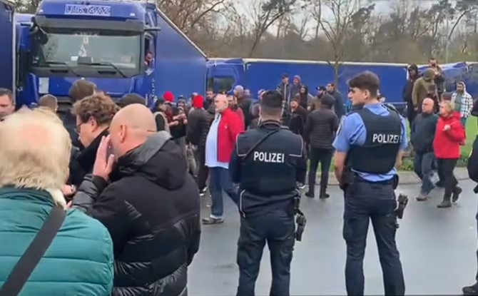 W Niemczech strajkują kierowcy ciężarówek. Pracodawca jest im winny 300 tys. euro