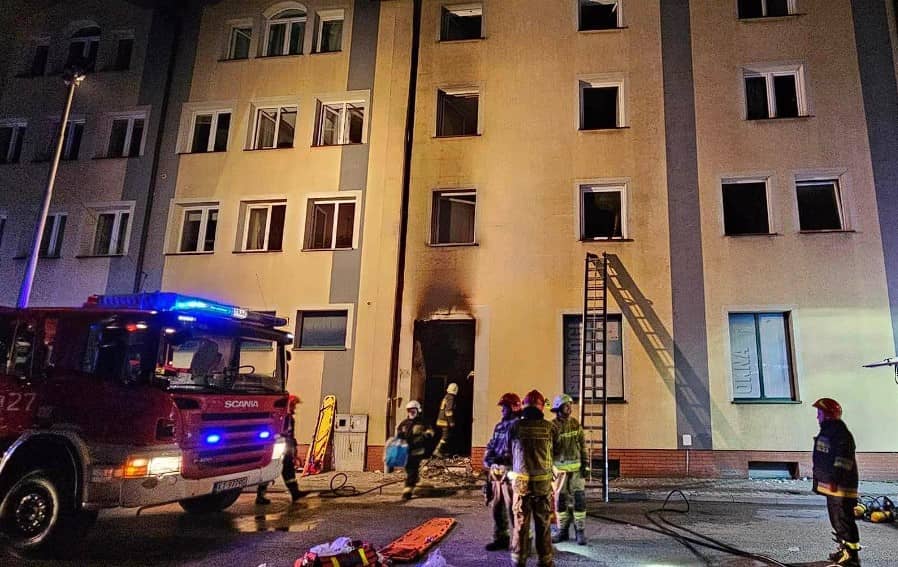 Pożar w bloku w małopolskim Tarnowie. 11 osób rannych