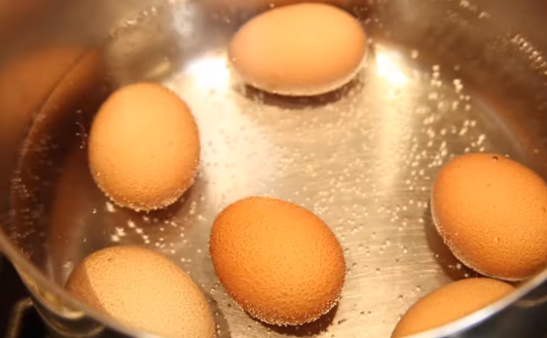 gotowanie jajek.