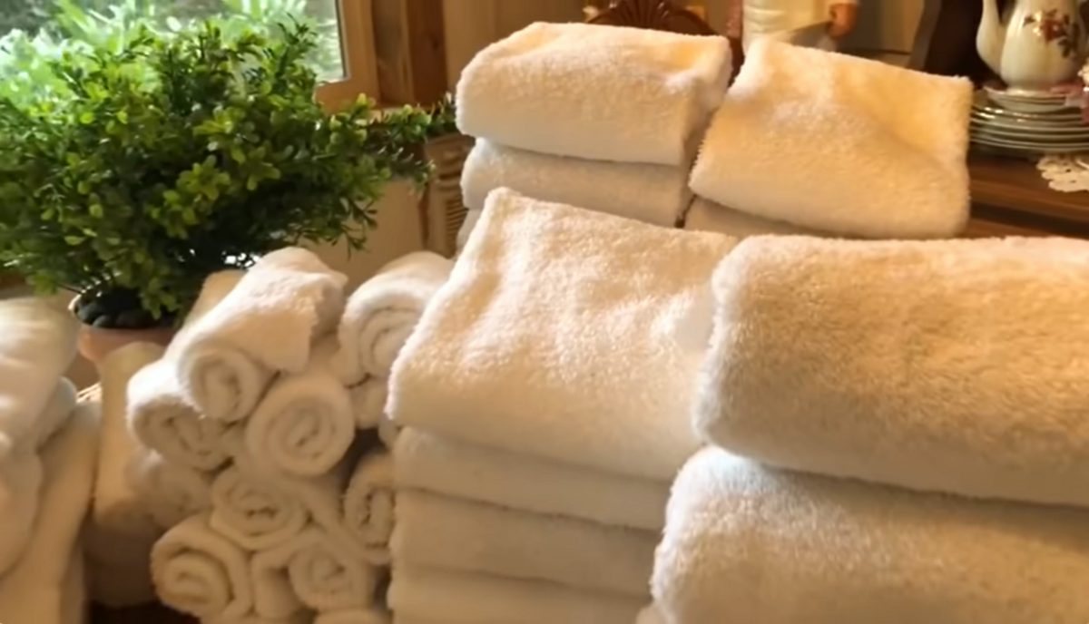 białe ręczniki