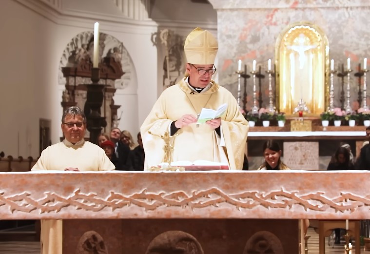 Żart biskupa Pasawy stał się internetowym viralem