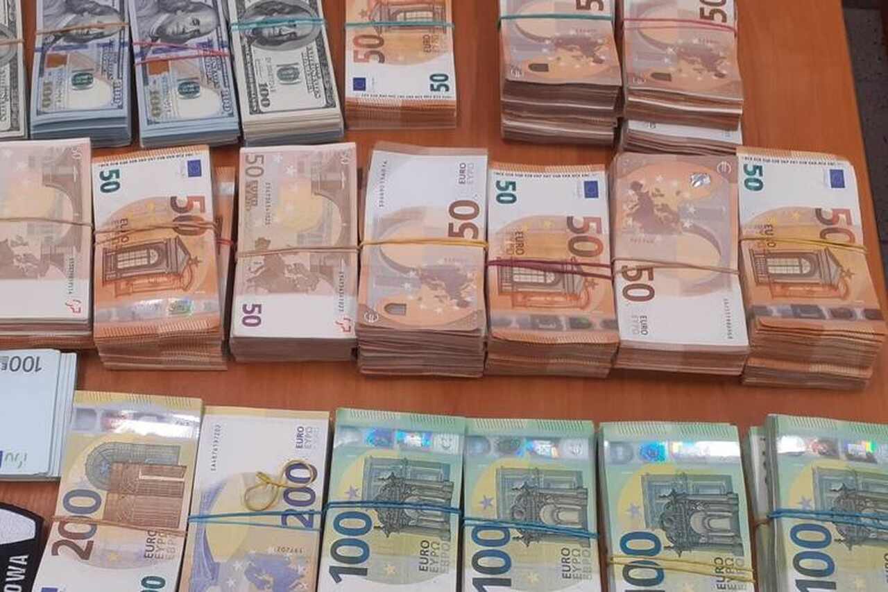 Ukrainka próbowała wwieźć do Polski 1,7 mln złotych