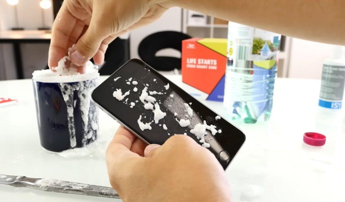 usuwanie rys z ekranu telefonu
