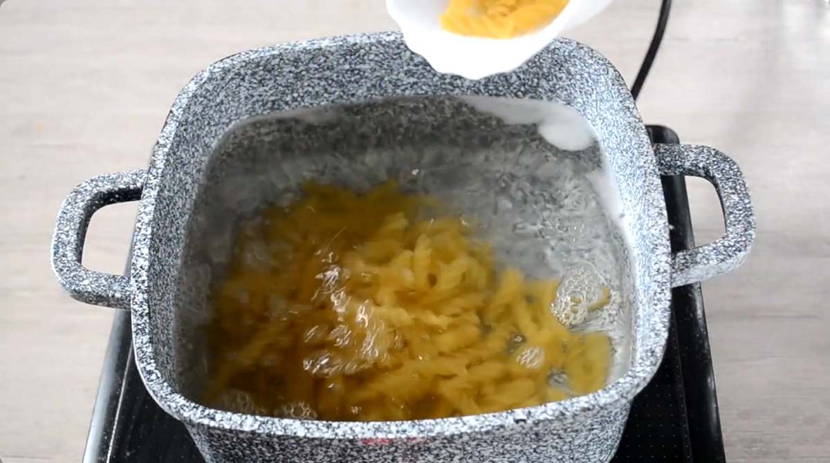 gotowanie makaronu