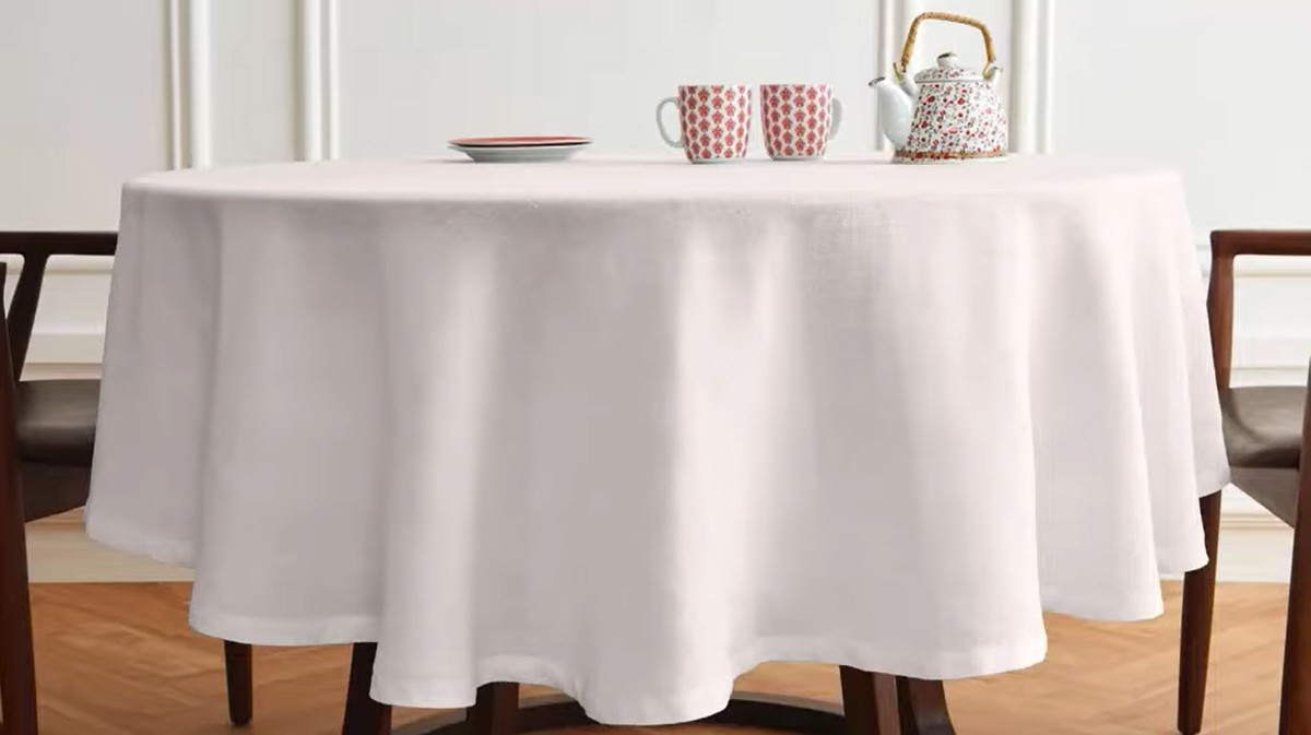 biały obrus