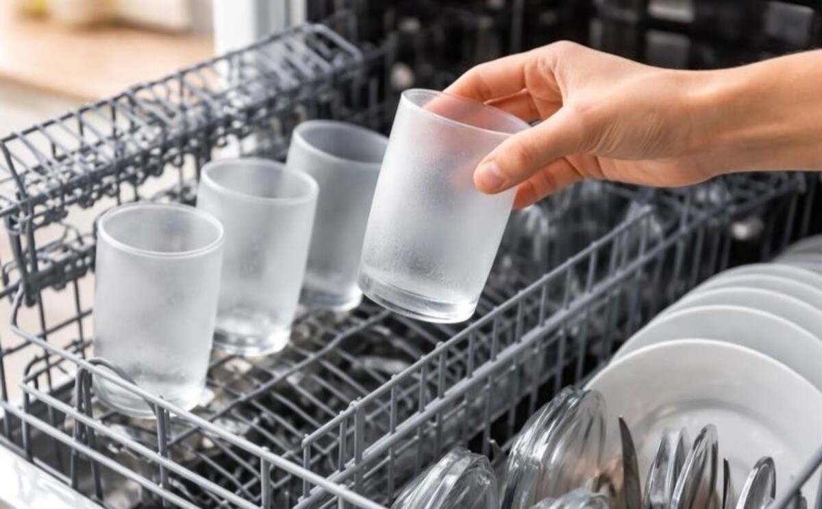 matowe szklanki po myciu w zmywarce