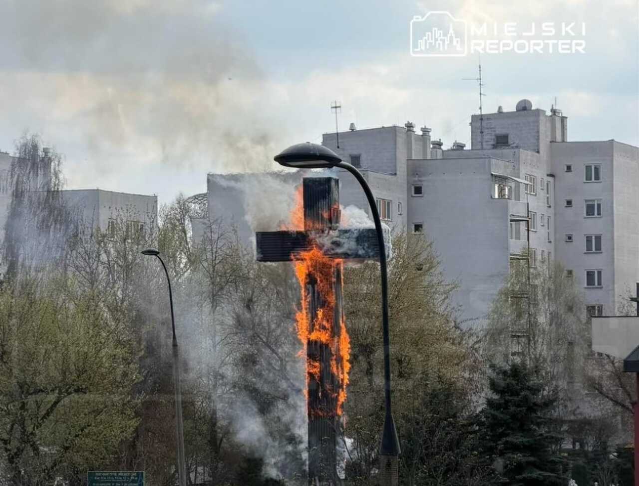Radna KO o pożarze krzyża papieskiego