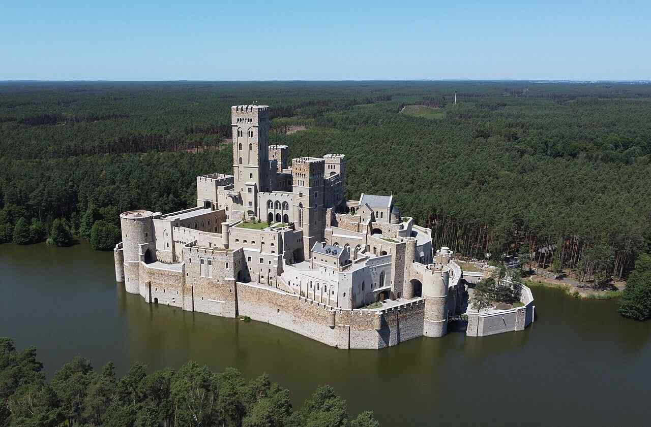 Budowa zamku w Stobnicy nadal legalna