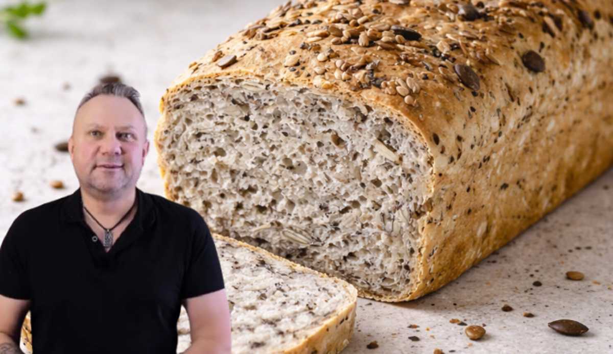 Przepis Tomasza Strzelczyka na chleb z ziarnami mieszany łyżką
