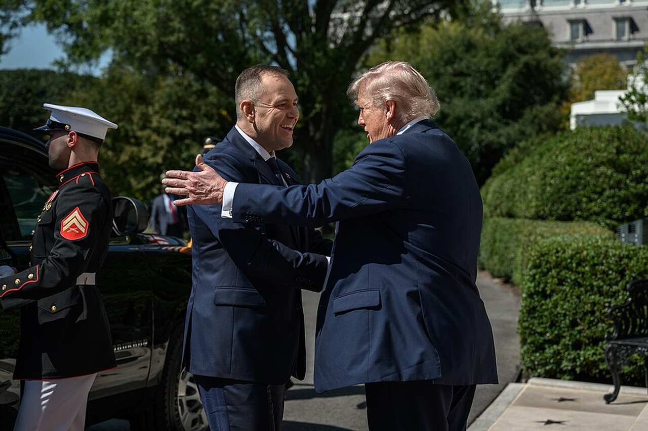 Nawrocki przekaże Trumpowi 120-kilogramową tablicę, która zawiśnie na łuku triumfalnym w Arlington