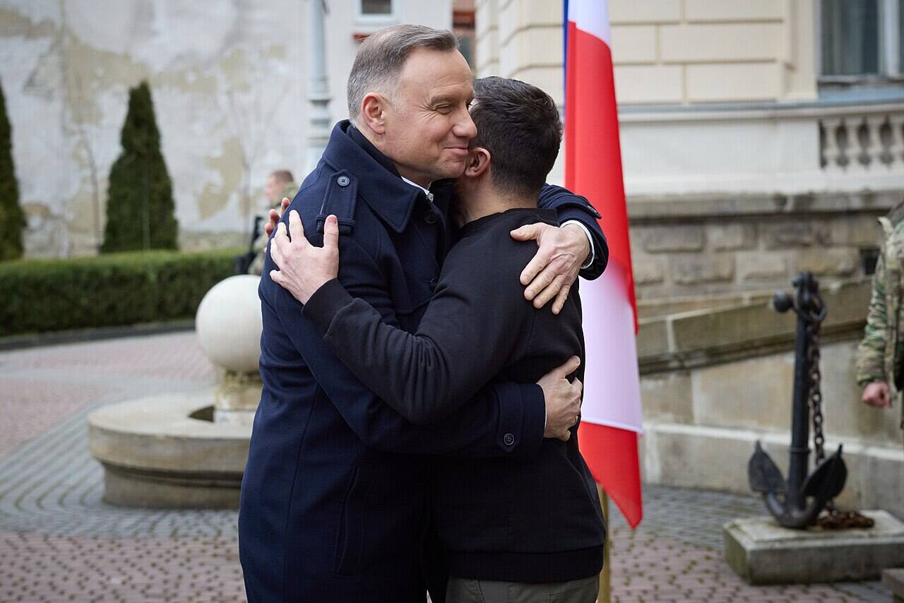 Duda tłumaczy decyzję o nadaniu Orderu Zełeńskiemu