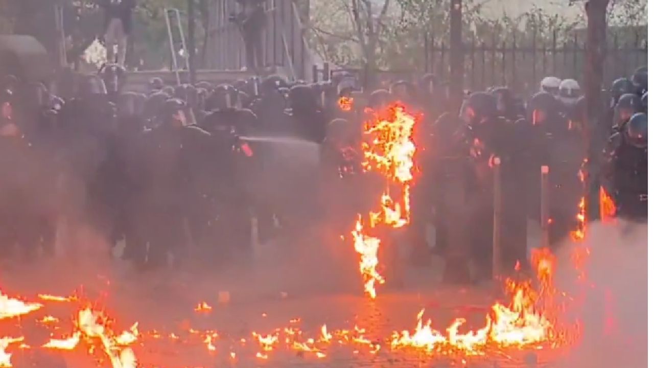 Gwałtowne strajki na ulicach. 70 tys. funkcjonariuszy, sytuacja się zaognia [WIDEO]