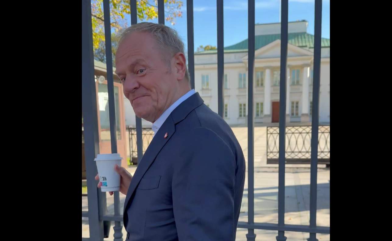 Tusk wbija szpilkę Nawrockiemu. I po co było rumakować